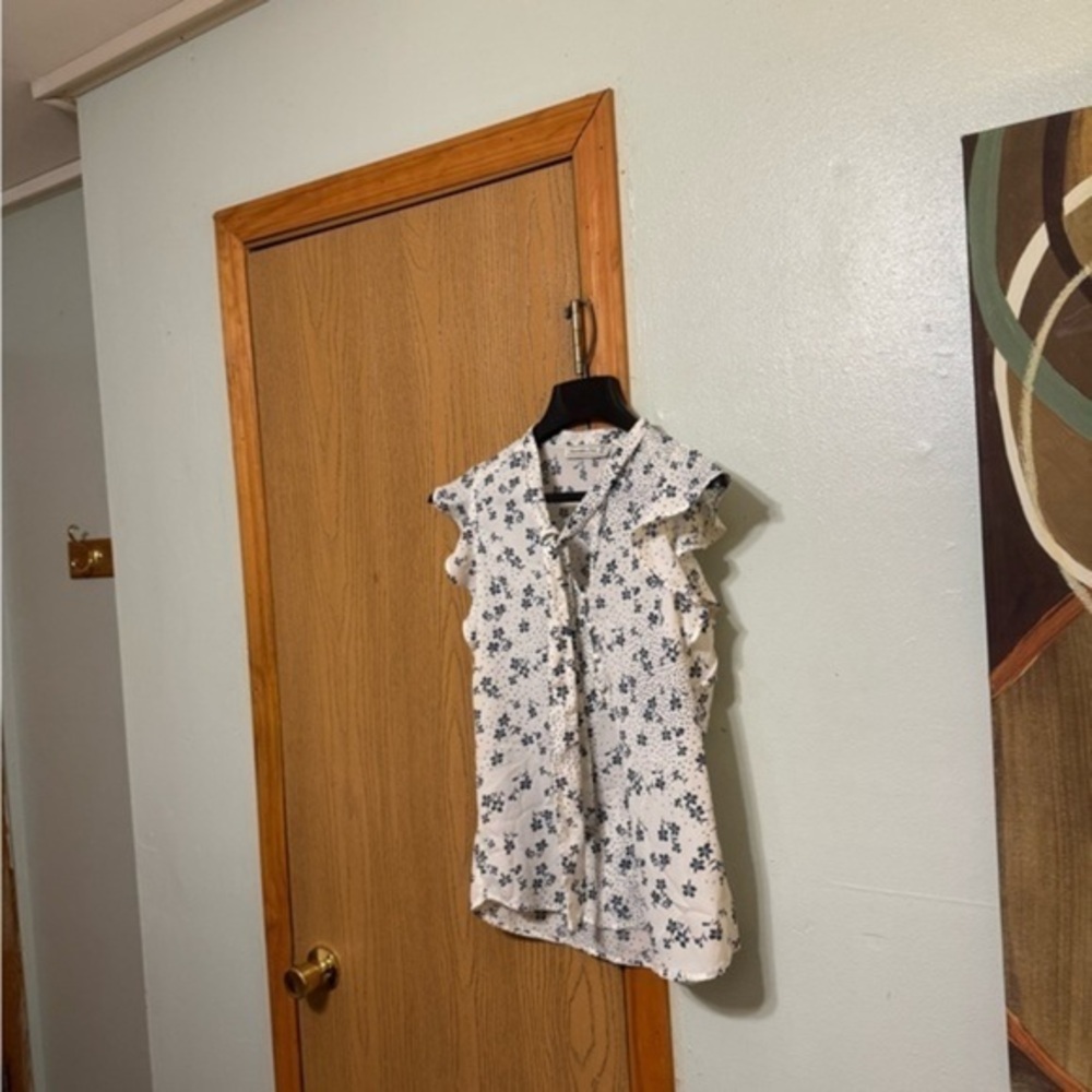 Abercrombie & Fitch XS White w/Floral Print & Flutter Sleeves Tie-Neck Blouse